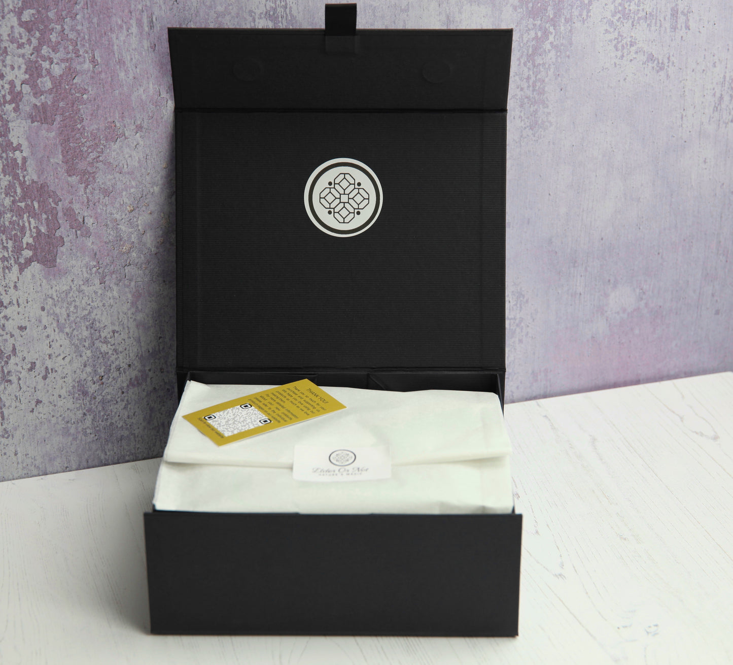 Gift wrap luxury magnetic box for 3 to 4 products