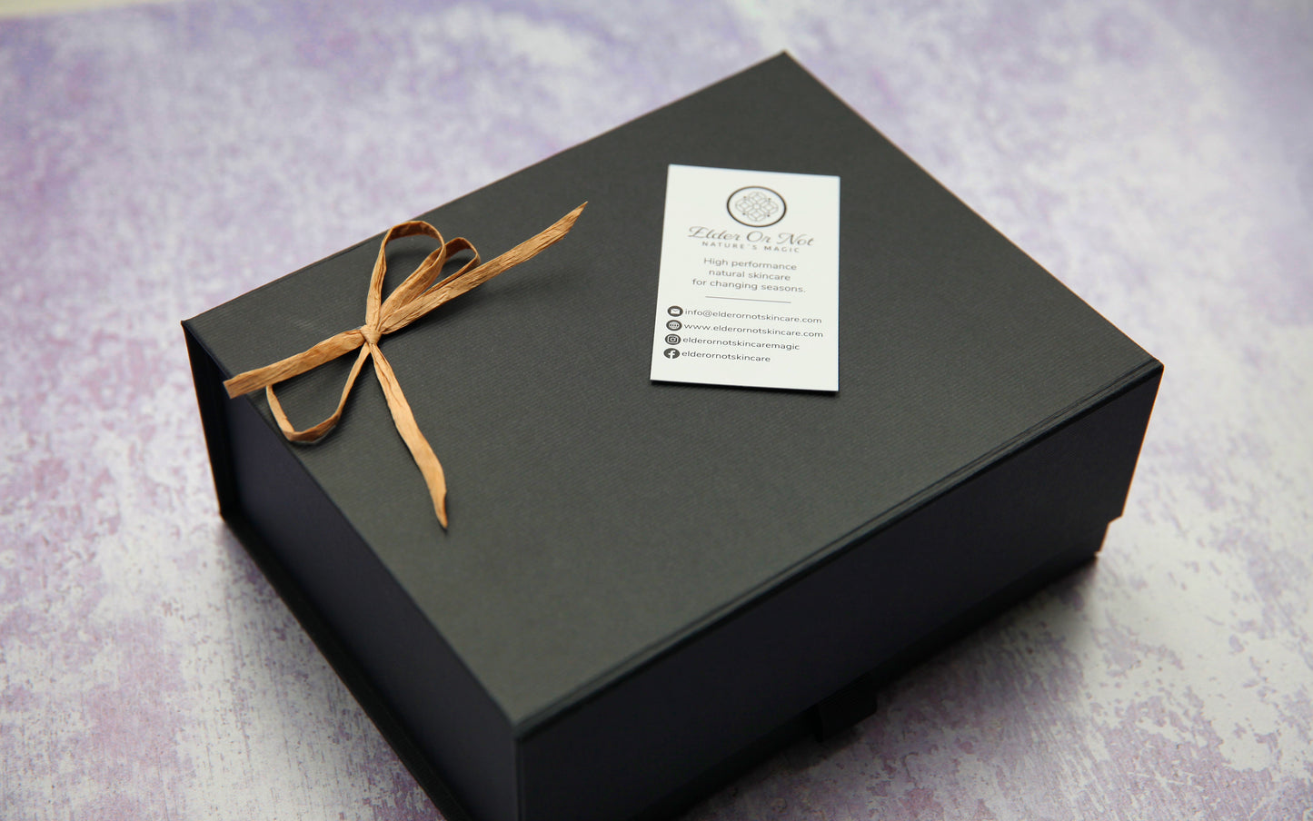 Gift wrap luxury magnetic box for 3 to 4 products with business card