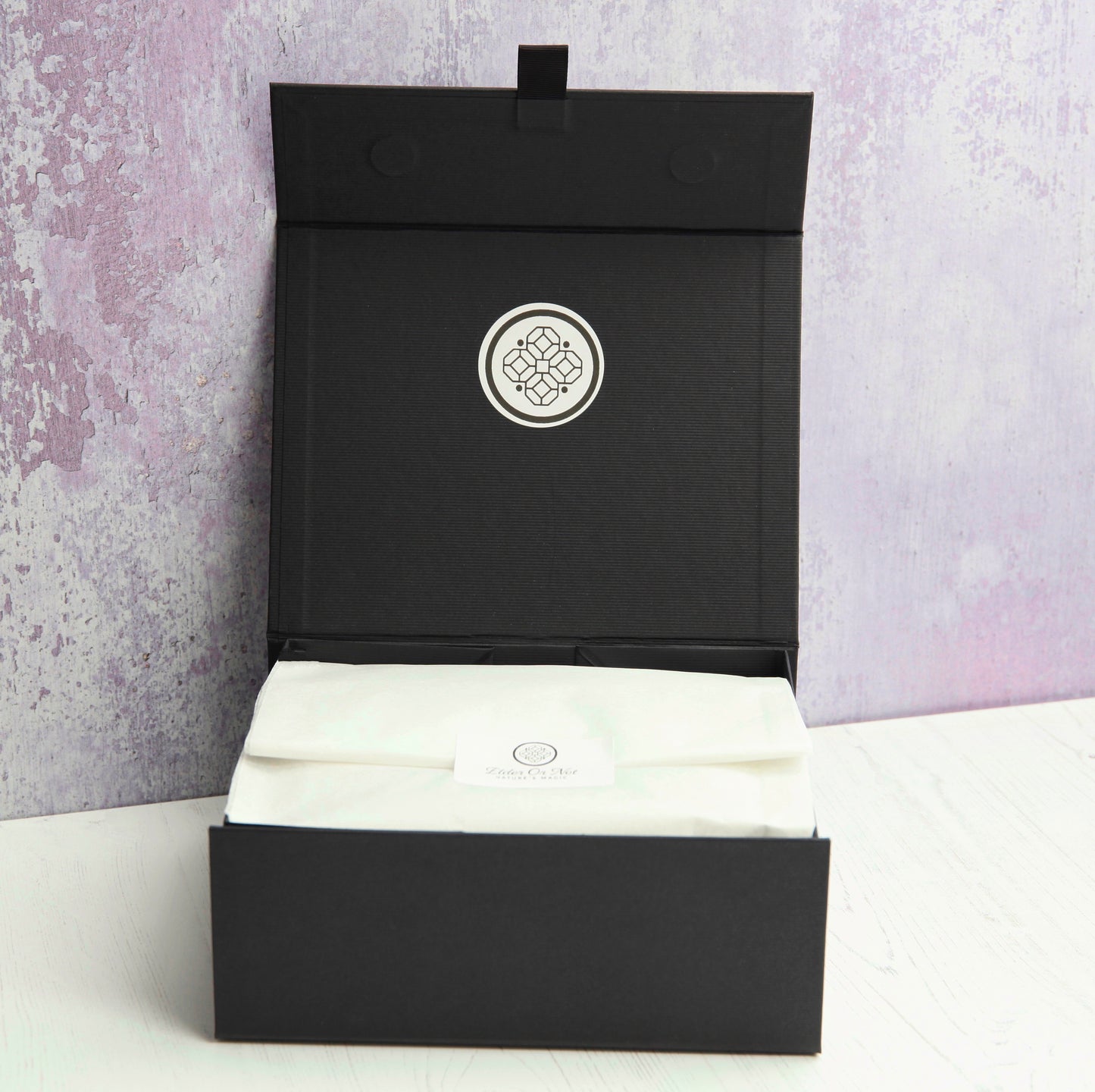 Gift wrap luxury magnetic box for 3 to 4 products
