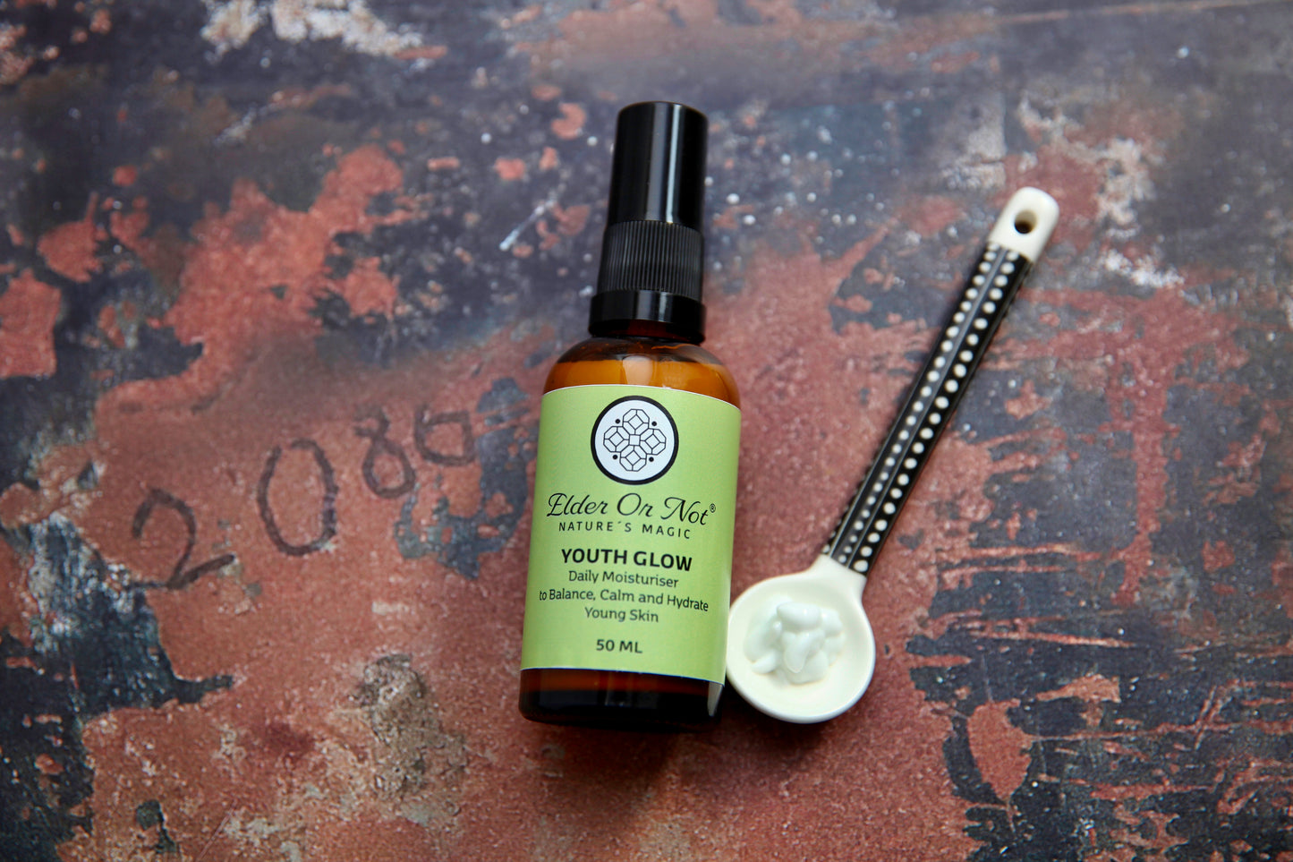 Youth Glow Daily Moisturiser to Balance Calm and Hydrate Young Skin with spoon 50ml